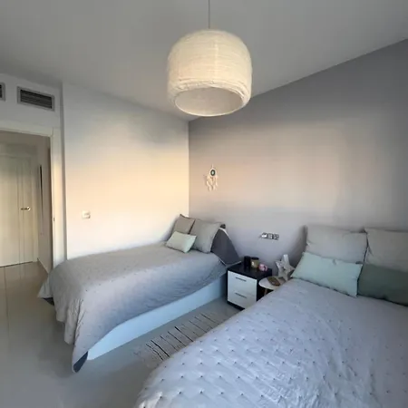 En Punta Prima 2 Y Piscina تورّيفيِخا